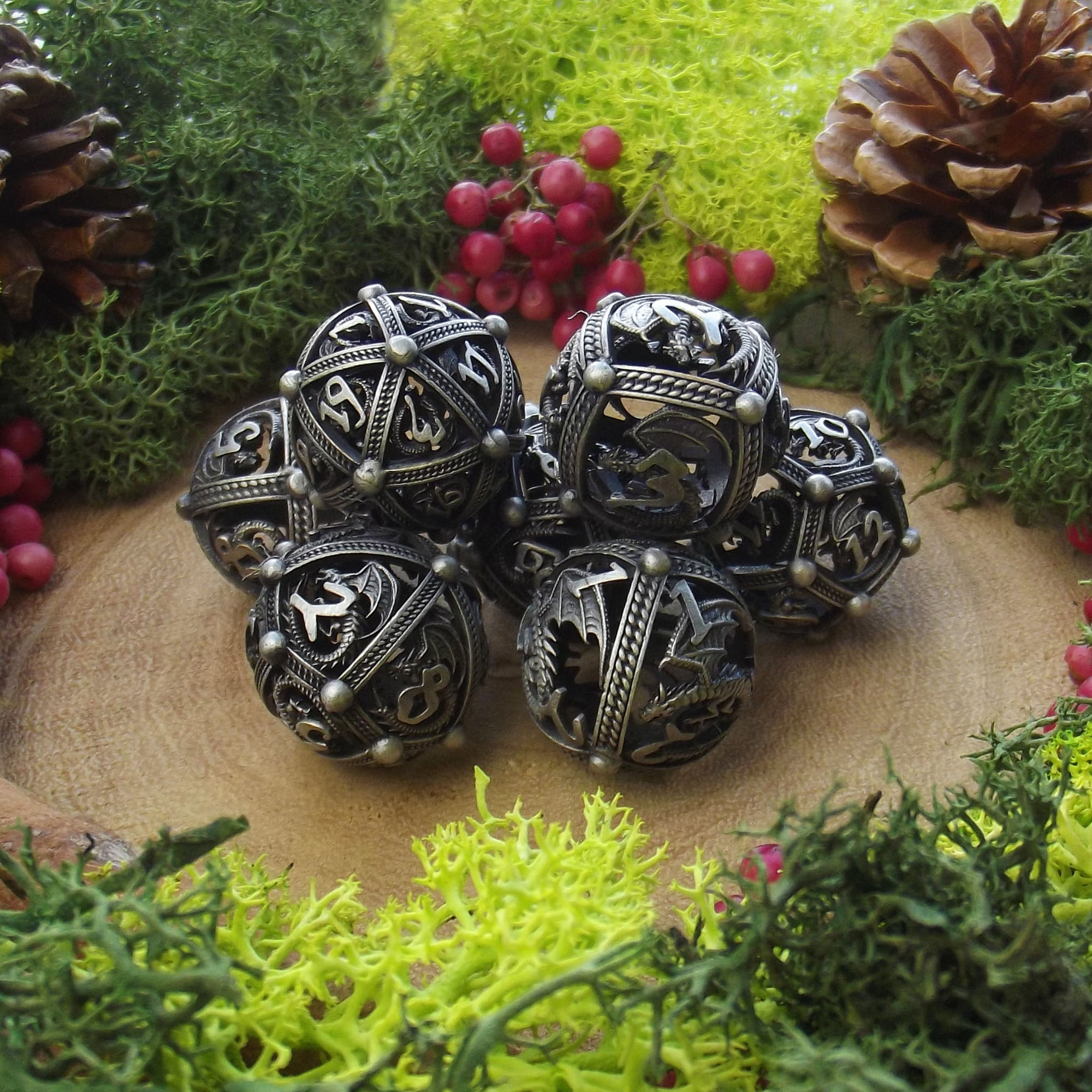 Hollow Dragon | Hollow Metal Dice Set